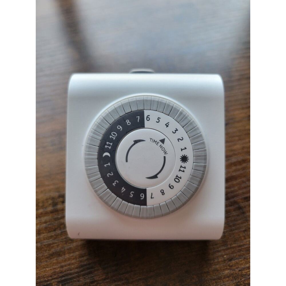 GE 24-Hour Heavy Duty Indoor Plug-in Mechanical Timer, 2 Grounded Outlets 15075